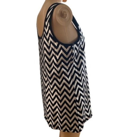 Women's 2XL Top Shirt Tank Metallic Silver Black Chevron City Indie Sleeze New - Picture 2 of 8